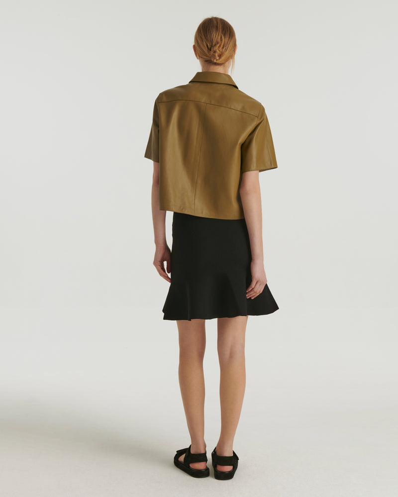 Cropped shirt with short sleeves in leather - khaki