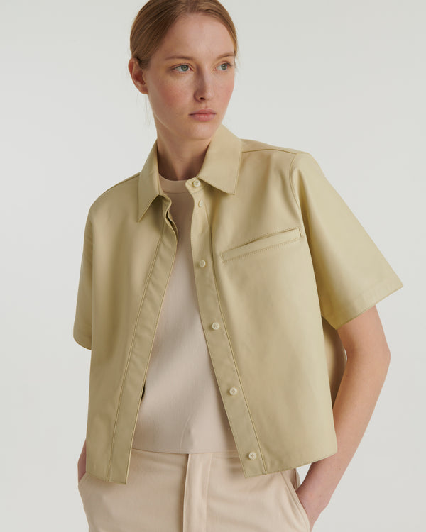 Cropped shirt with short sleeves in leather - 
lemonade