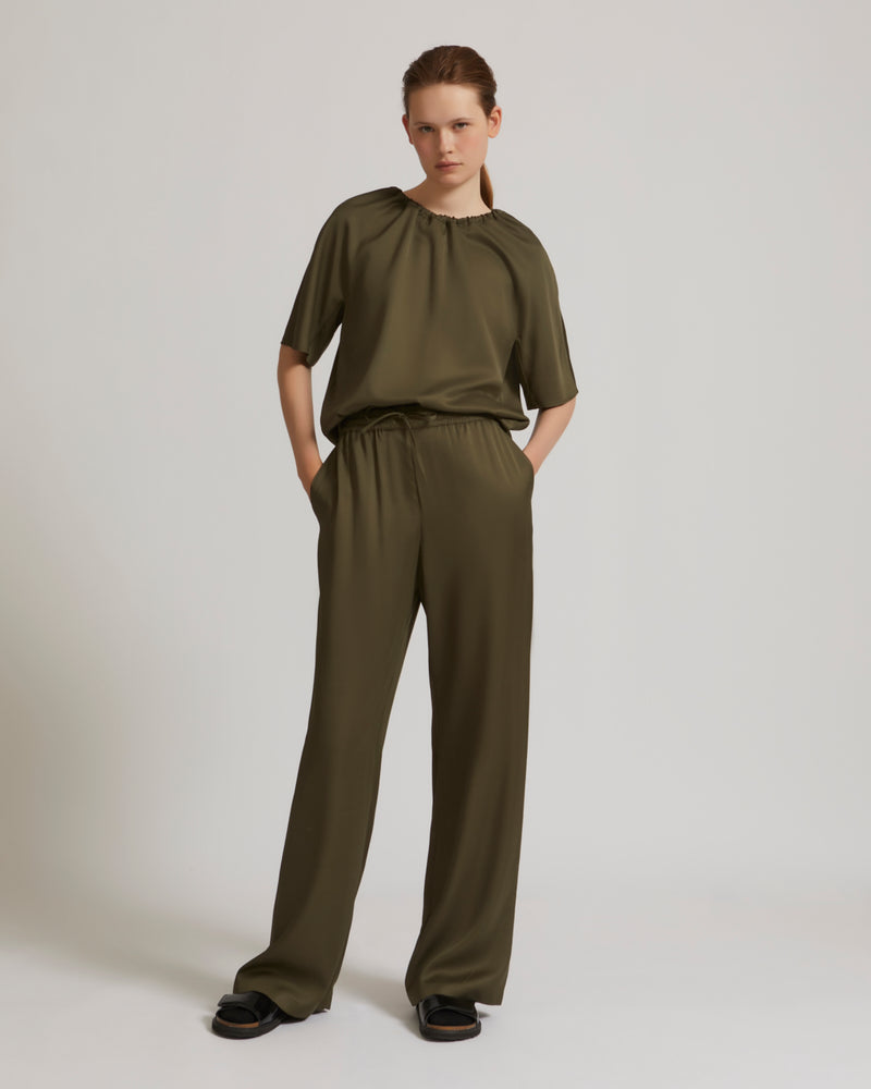 Pantalon droit en satin de soie mélangé