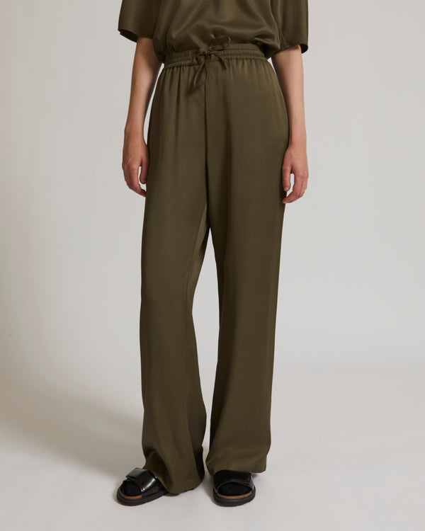 Pantalon droit en satin de soie mélangé