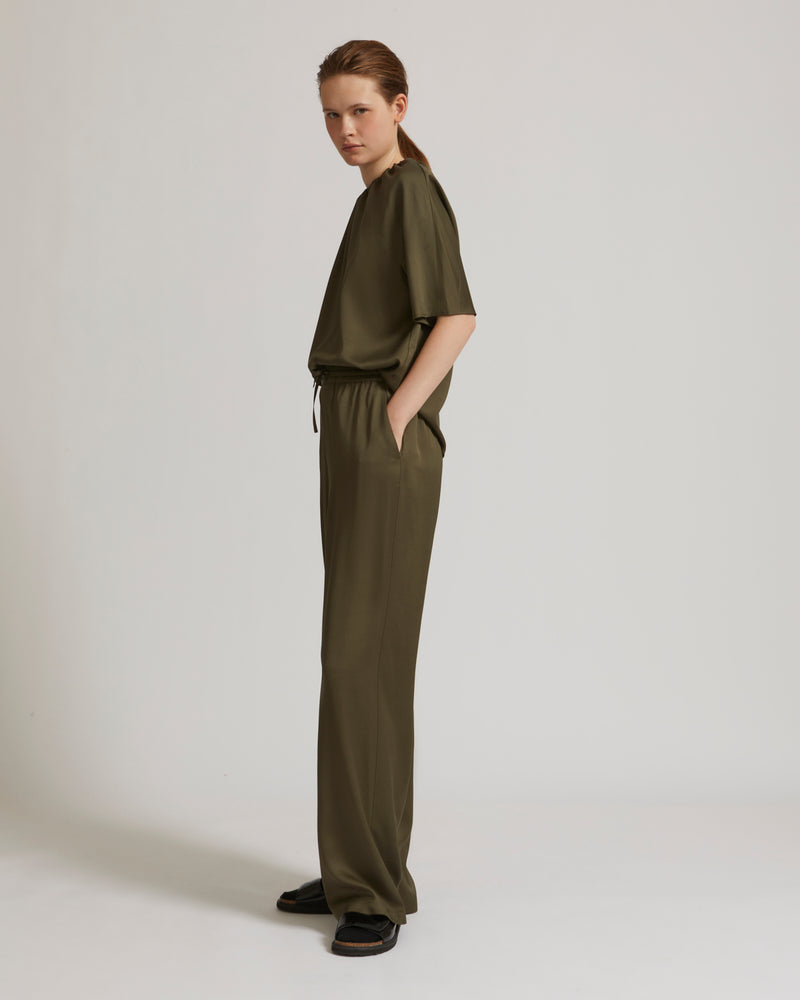 Pantalon droit en satin de soie mélangé
