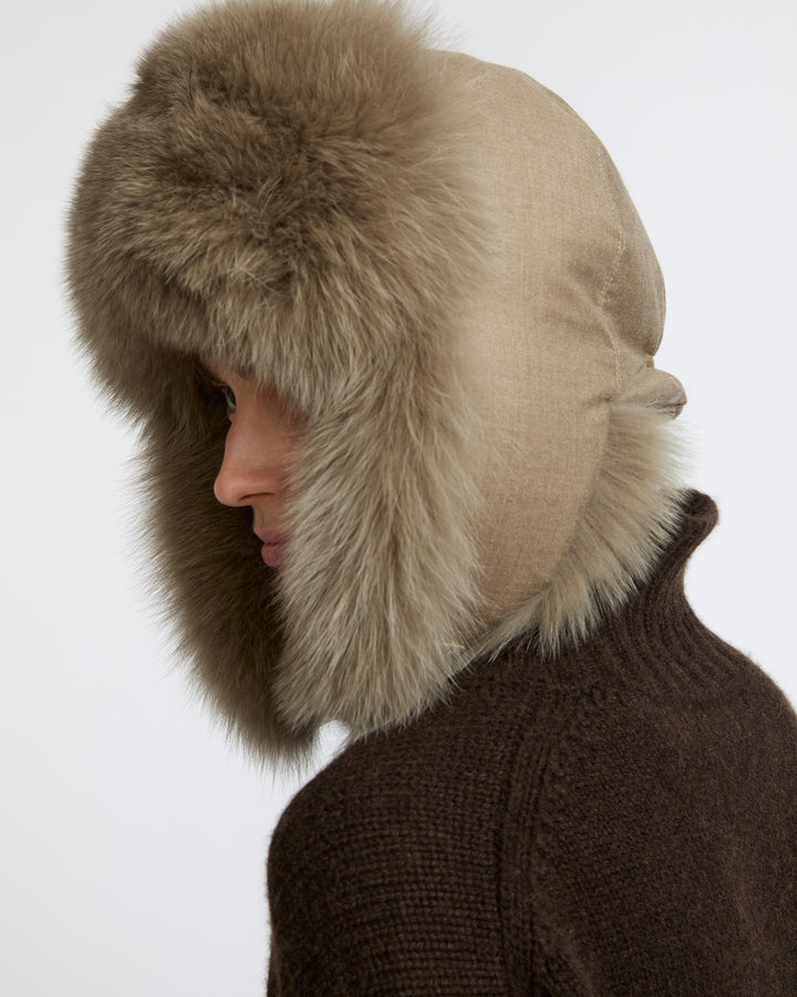 Chapka en flanelle Loro Piana et fourrure de renard- Yves Salomon - Nouvelle collection Automne Hiver