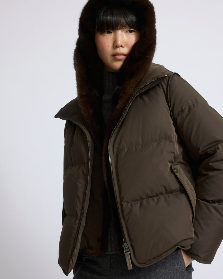 Doudoune "A" line iconique avec plastron et fourrure de vison - Yves Salomon - Nouvelle collection Automne Hiver