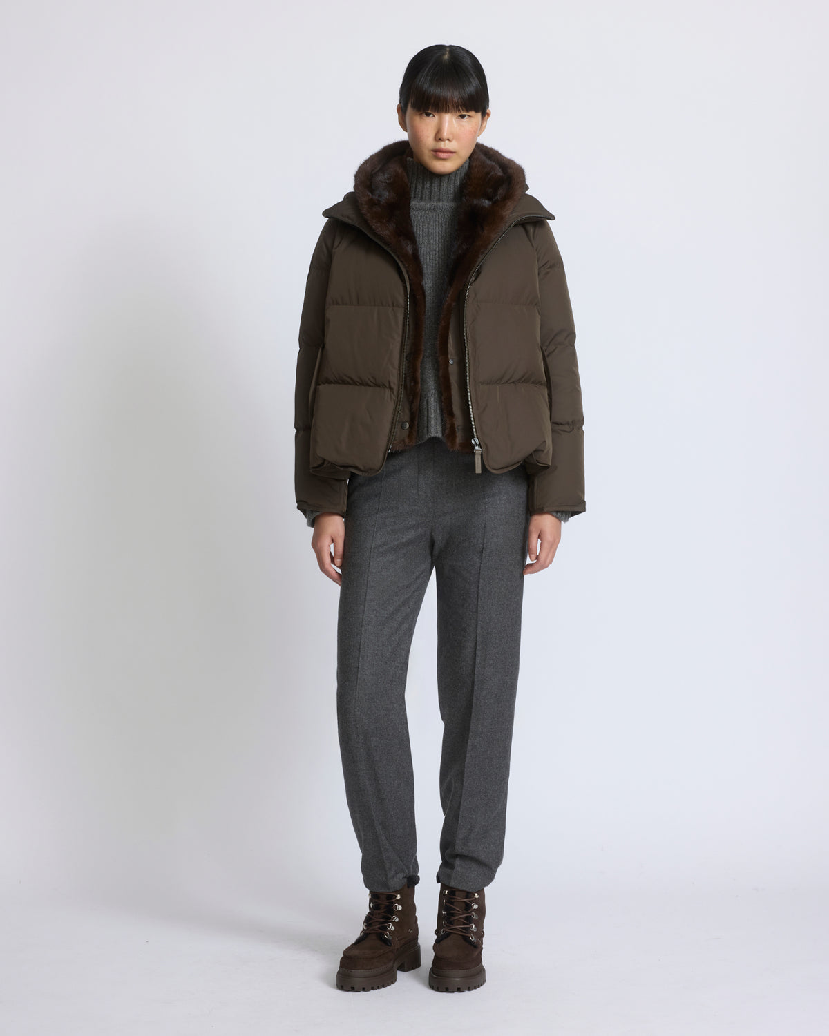 Doudoune "A" line iconique avec plastron et fourrure de vison - Yves Salomon - Nouvelle collection Automne Hiver