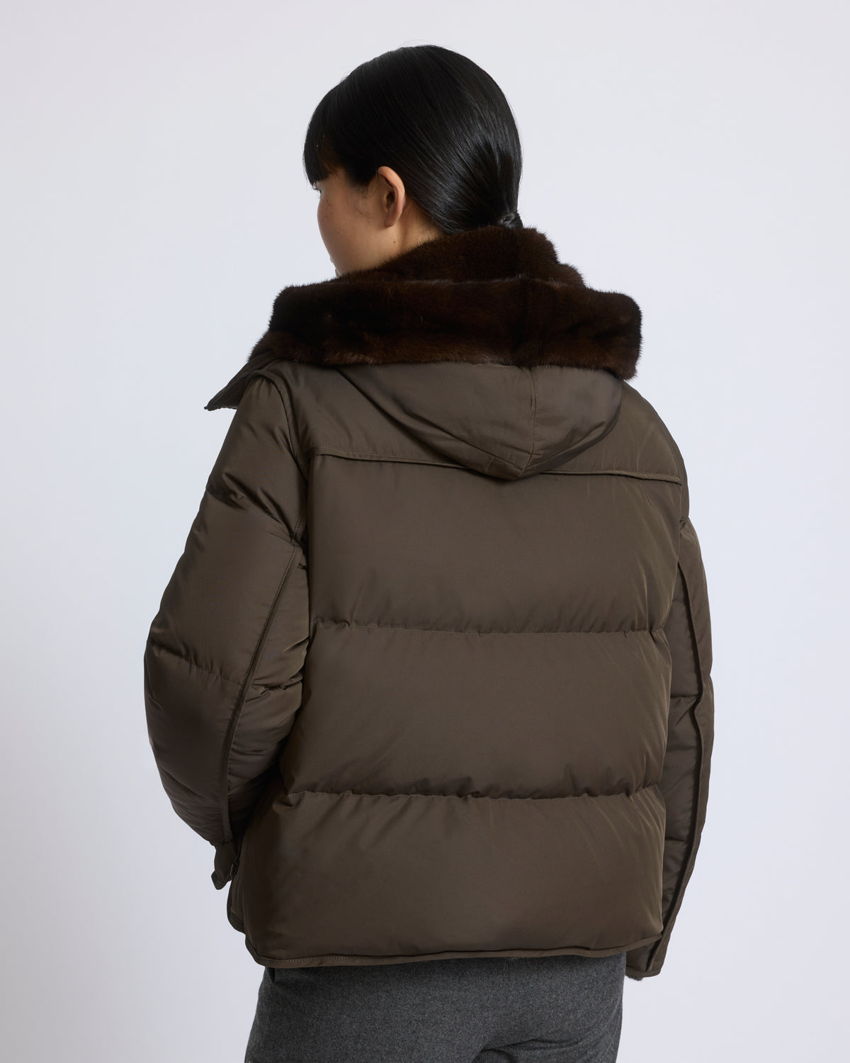 Doudoune "A" line iconique avec plastron et fourrure de vison - Yves Salomon - Nouvelle collection Automne Hiver