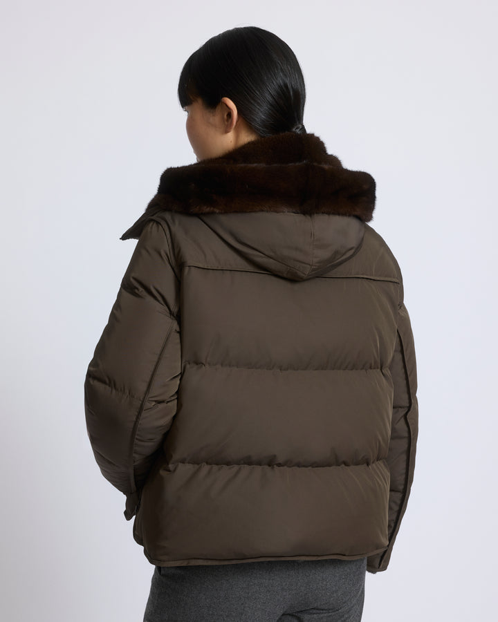 Doudoune "A" line iconique avec plastron et fourrure de vison - Yves Salomon - Nouvelle collection Automne Hiver