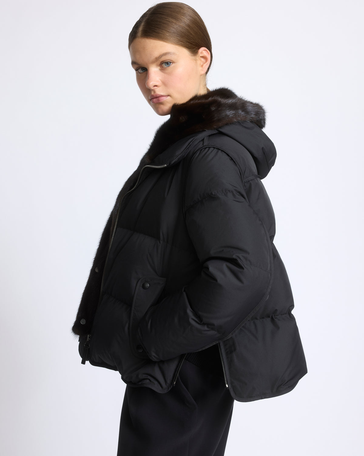 Doudoune "A" line iconique avec plastron et fourrure de vison - Yves Salomon - Nouvelle collection Automne Hiver