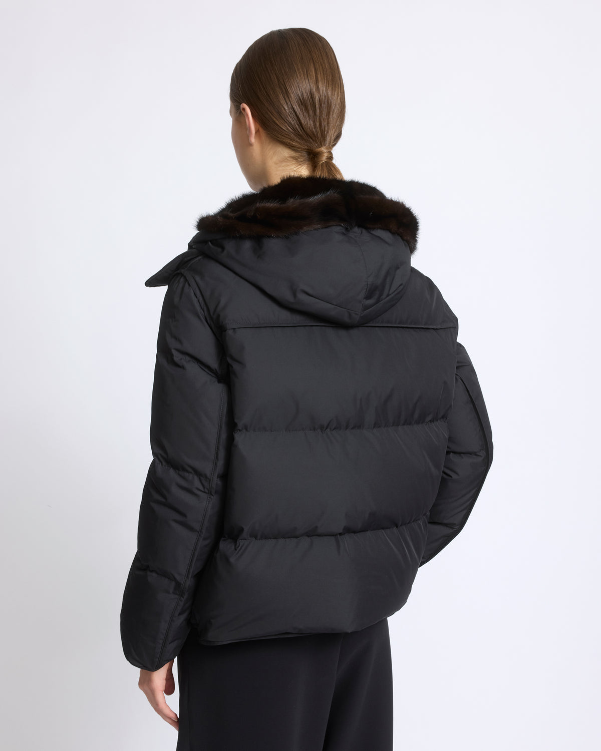 Doudoune "A" line iconique avec plastron et fourrure de vison - Yves Salomon - Nouvelle collection Automne Hiver