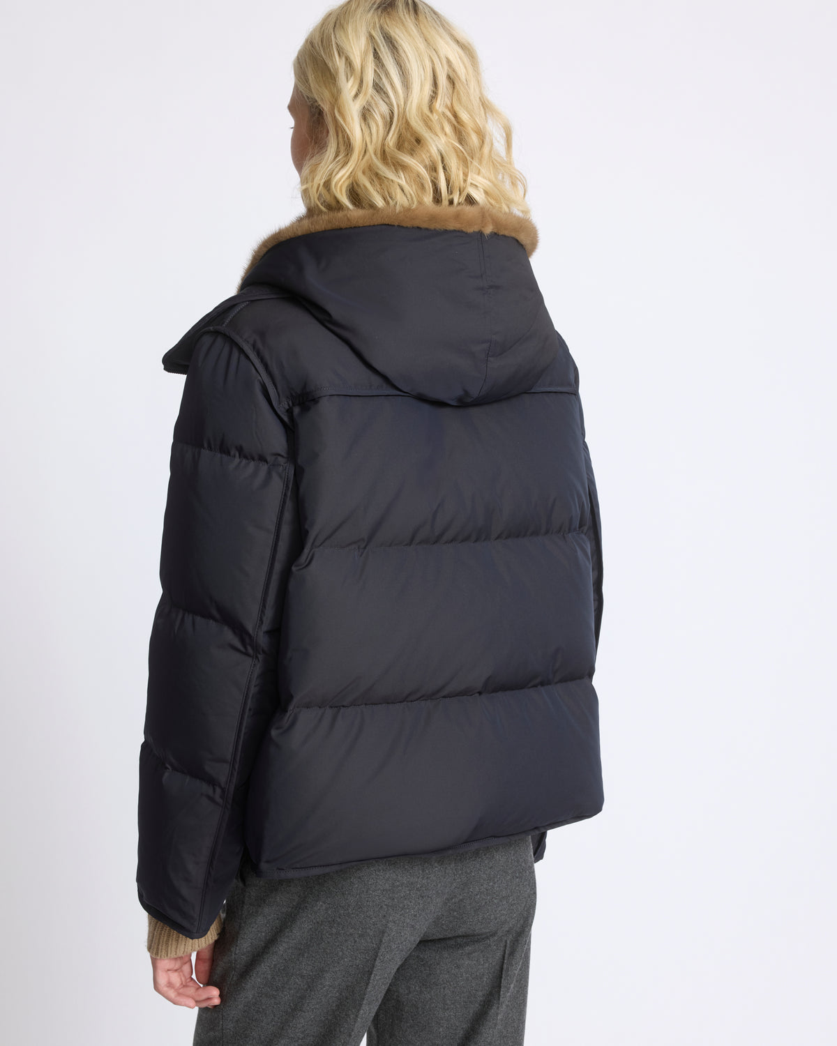 Doudoune "A" line iconique avec plastron et fourrure de vison - Yves Salomon - Nouvelle collection Automne Hiver
