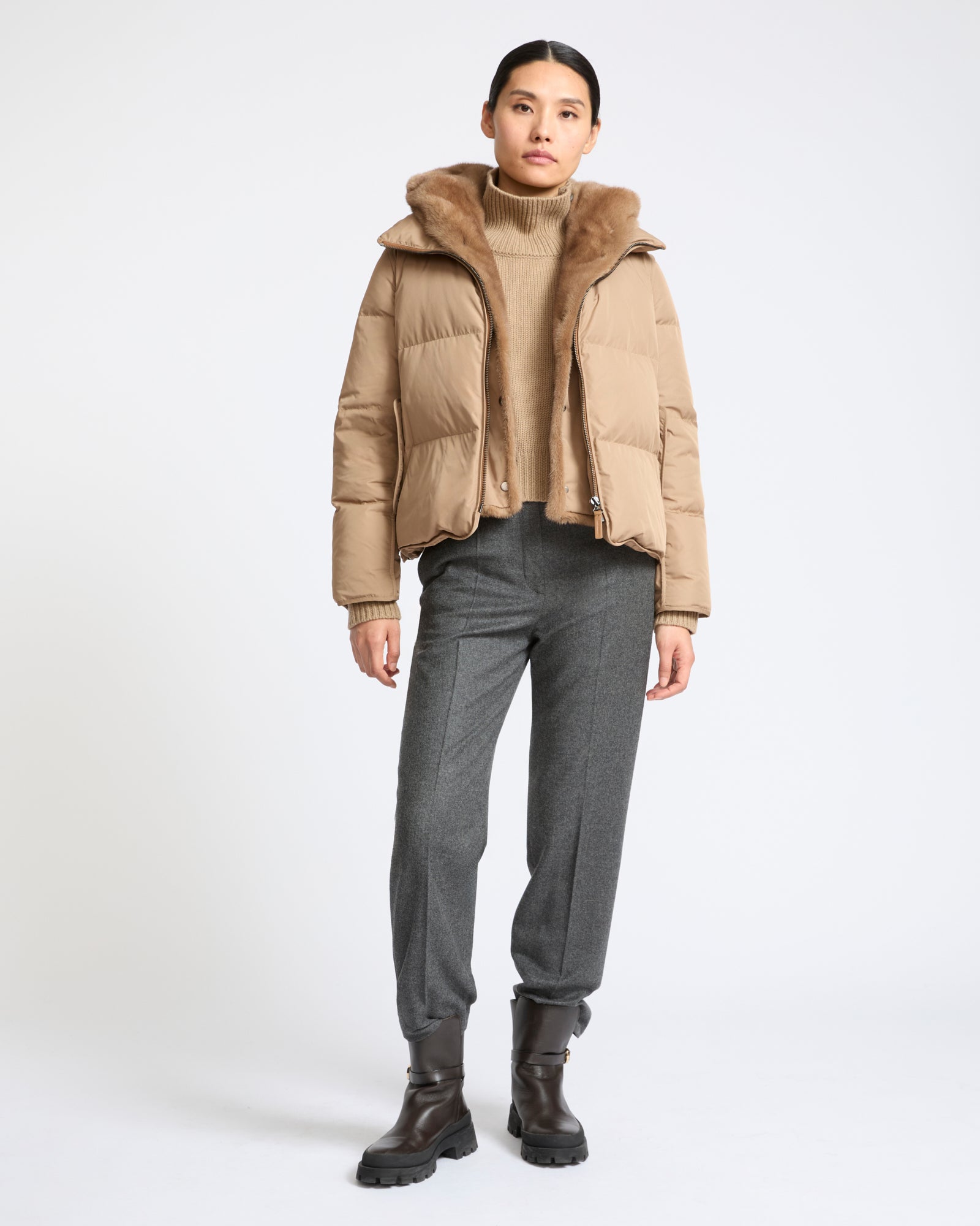 Doudoune "A" line iconique avec plastron et fourrure de vison- Yves Salomon - Nouvelle collection Automne Hiver