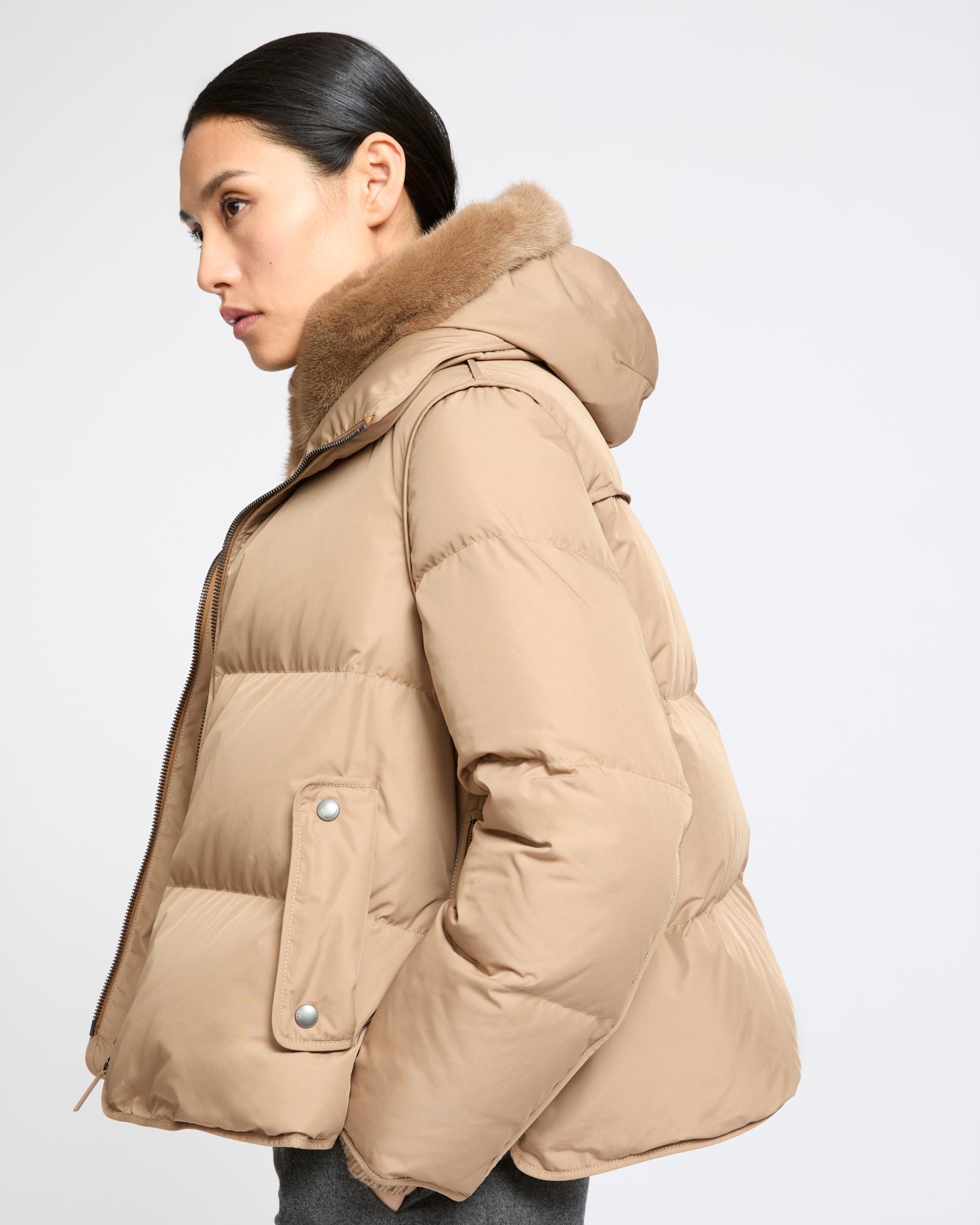 Doudoune "A" line iconique avec plastron et fourrure de vison- Yves Salomon - Nouvelle collection Automne Hiver