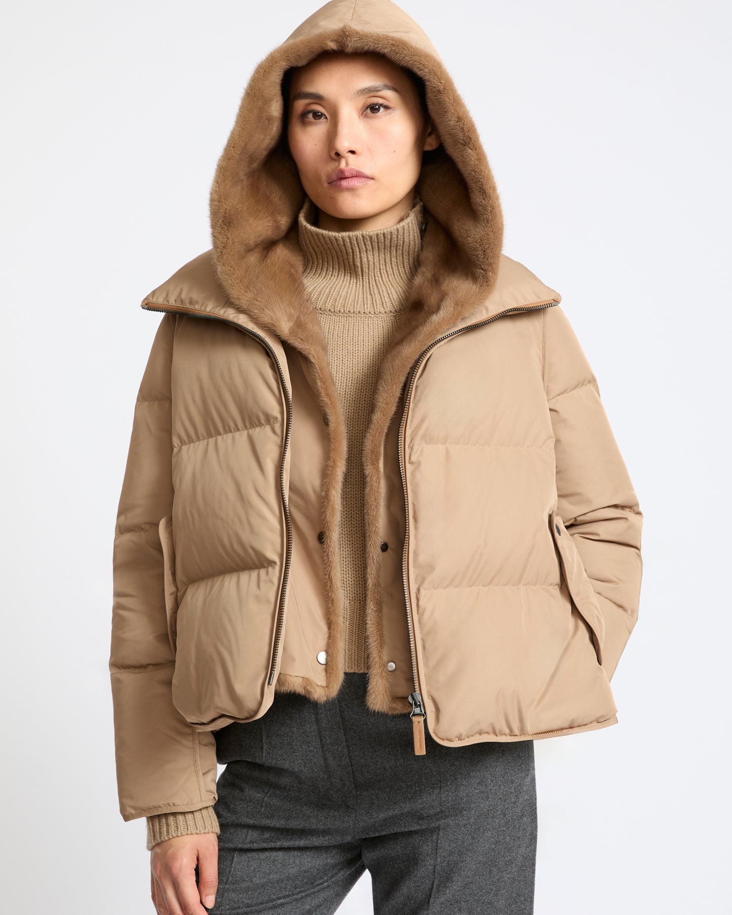 Doudoune "A" line iconique avec plastron et fourrure de vison- Yves Salomon - Nouvelle collection Automne Hiver