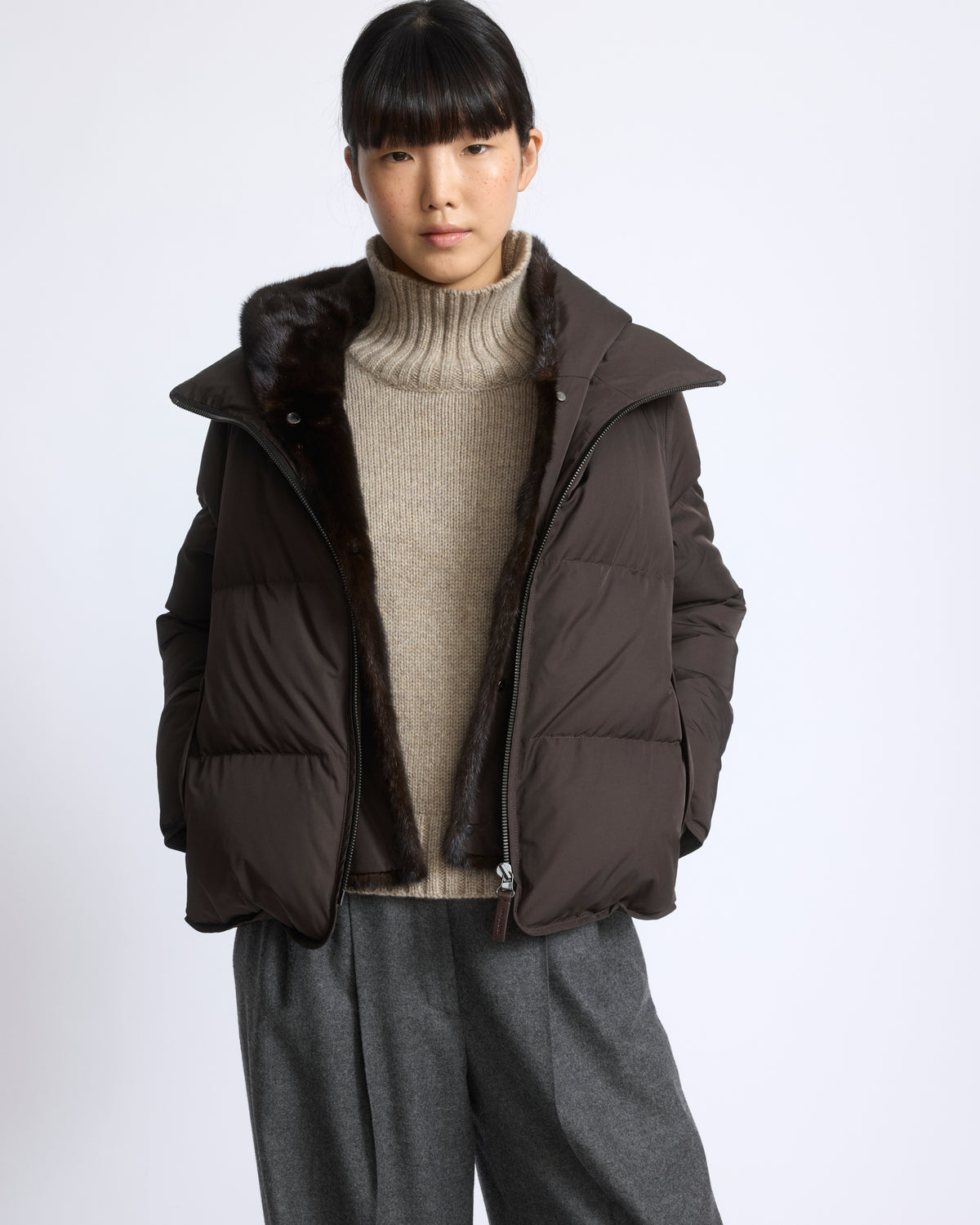Doudoune "A" line iconique avec plastron et fourrure de vison - Yves Salomon - Nouvelle collection Automne Hiver