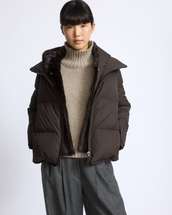 Doudoune "A" line iconique avec plastron et fourrure de vison - Yves Salomon - Nouvelle collection Automne Hiver