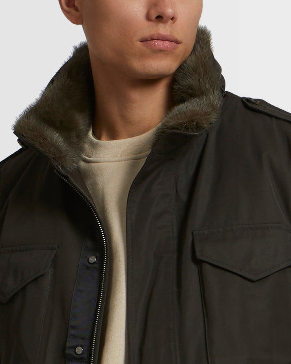 Veste style saharienne en gabardine technique imperméable avec col en fourrure de vison