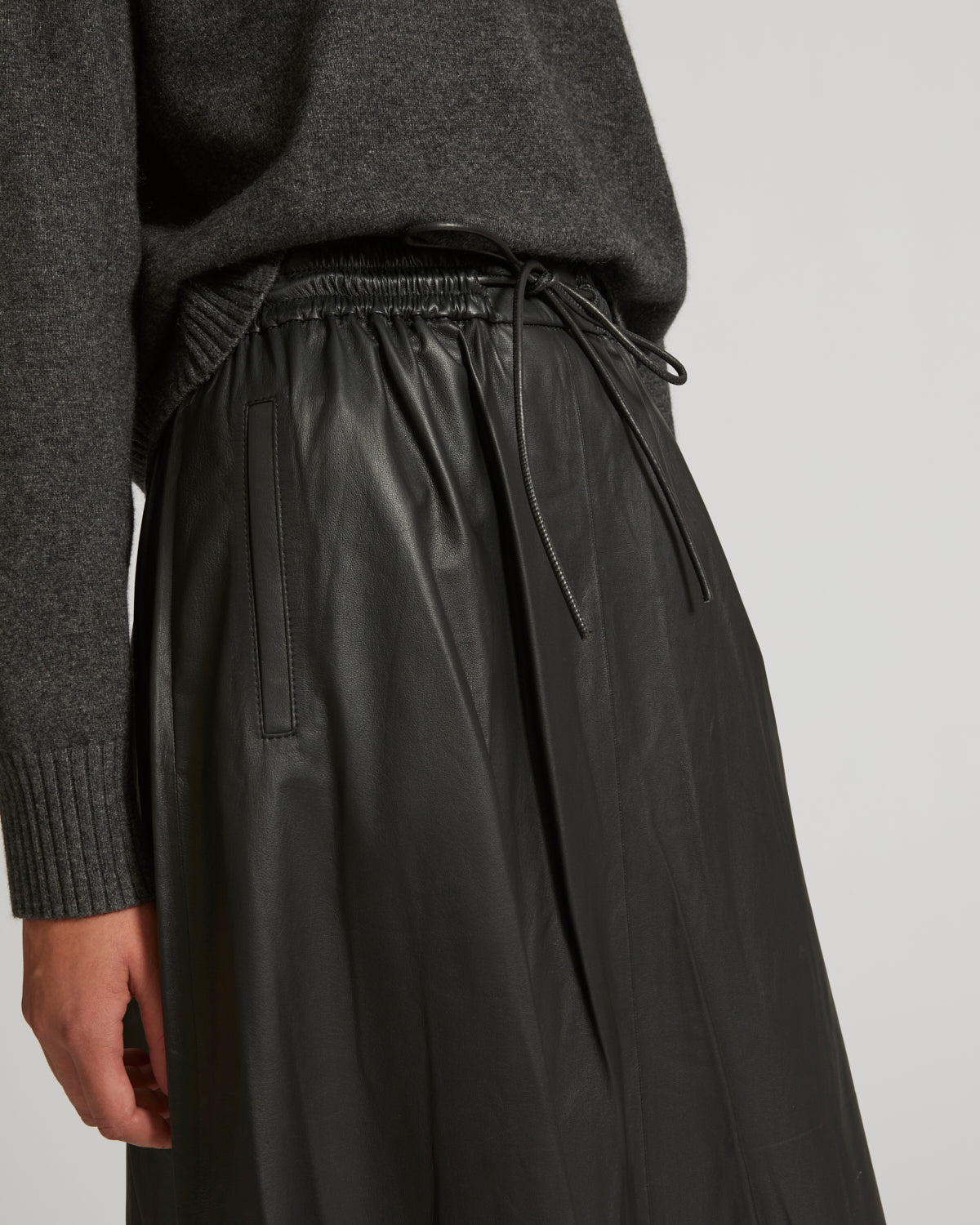 Ventes privées - jupe-evasee-en-cuir-d-agneau-noir-23wyj20174aparc99 -Yves Salomon