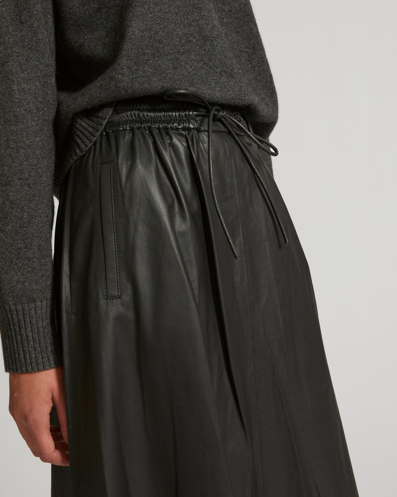 Flared skirt in lamb leather