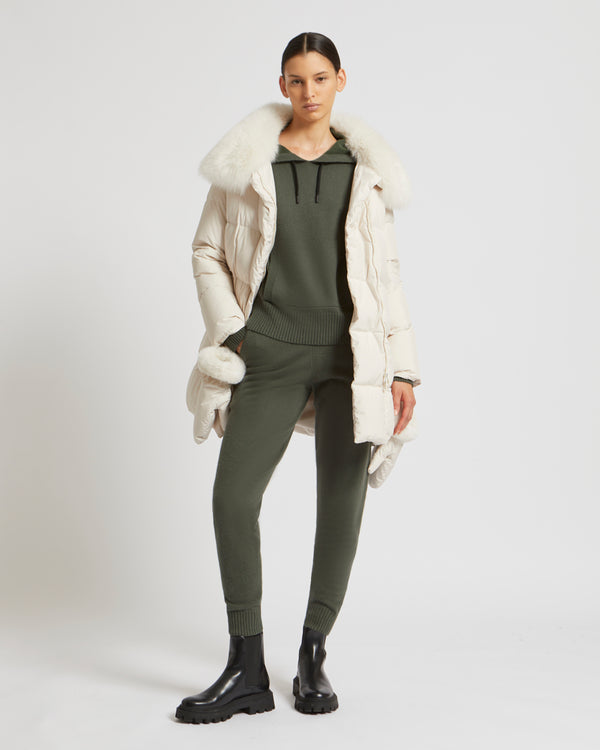 Doudoune ceinturée en tissu technique imperméable avec fourrure de renard et lapin
