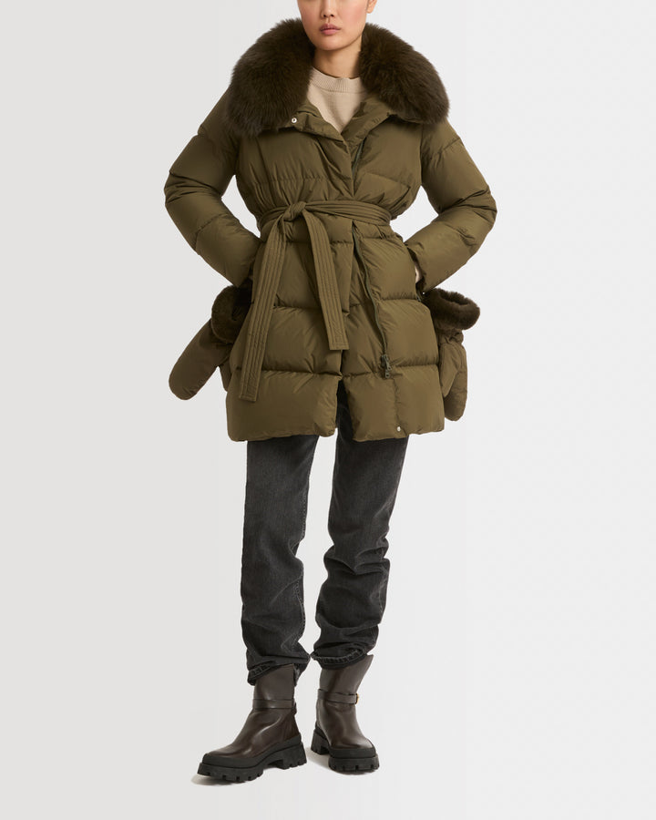 Doudoune ceinturée en tissu technique imperméable avec fourrure de renard et lapin