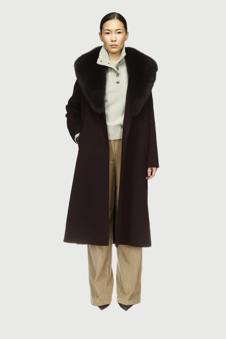 Manteau ceinturé en lainage cachemire avec col en fourrure de renard