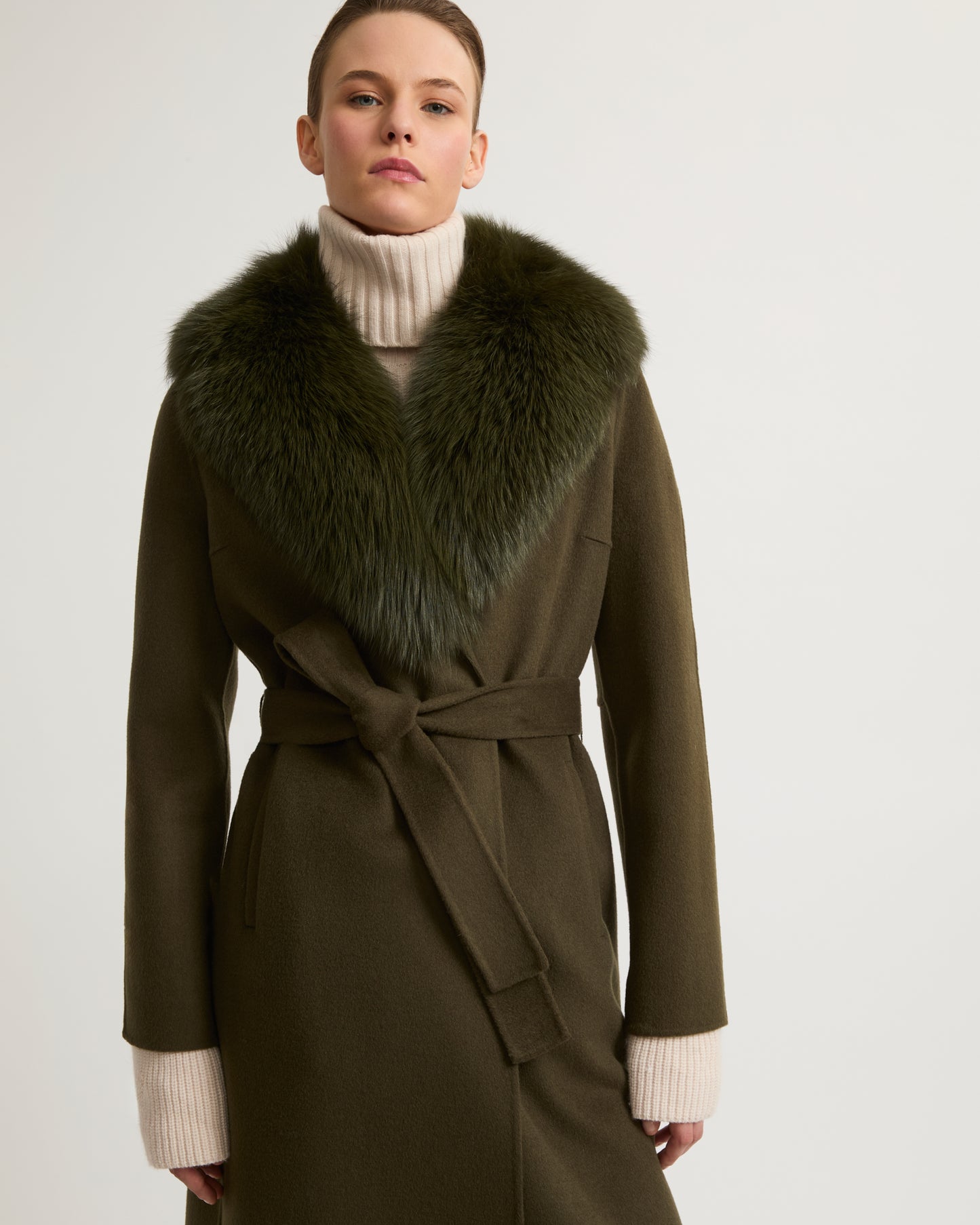 manteau-ceinture-en-lainage-cachemire-avec-col-en-renard-kaki-23wym04619carda2108 -Yves Salomon