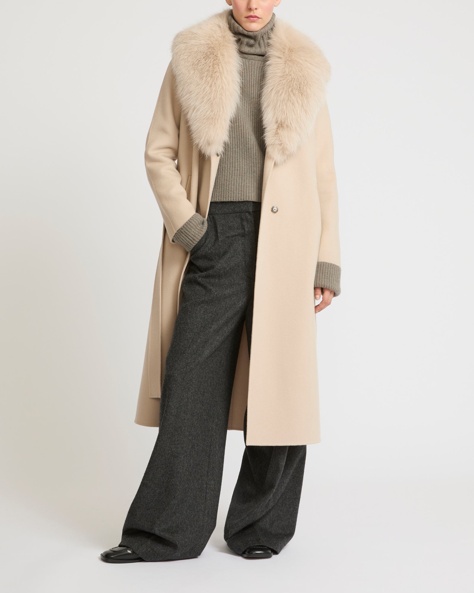 ジャケット・アウター wool cashmere belted coat Belted coat in cashmere wool with fox fur - Black - Yves Salomon