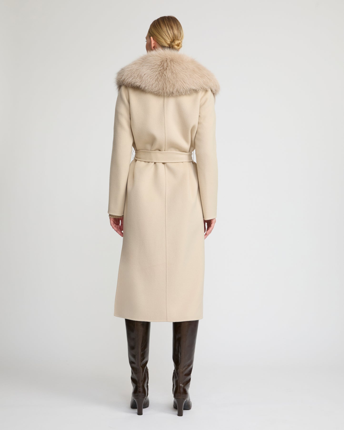 Belted coat in cashmere wool with fox fur collar and lapel