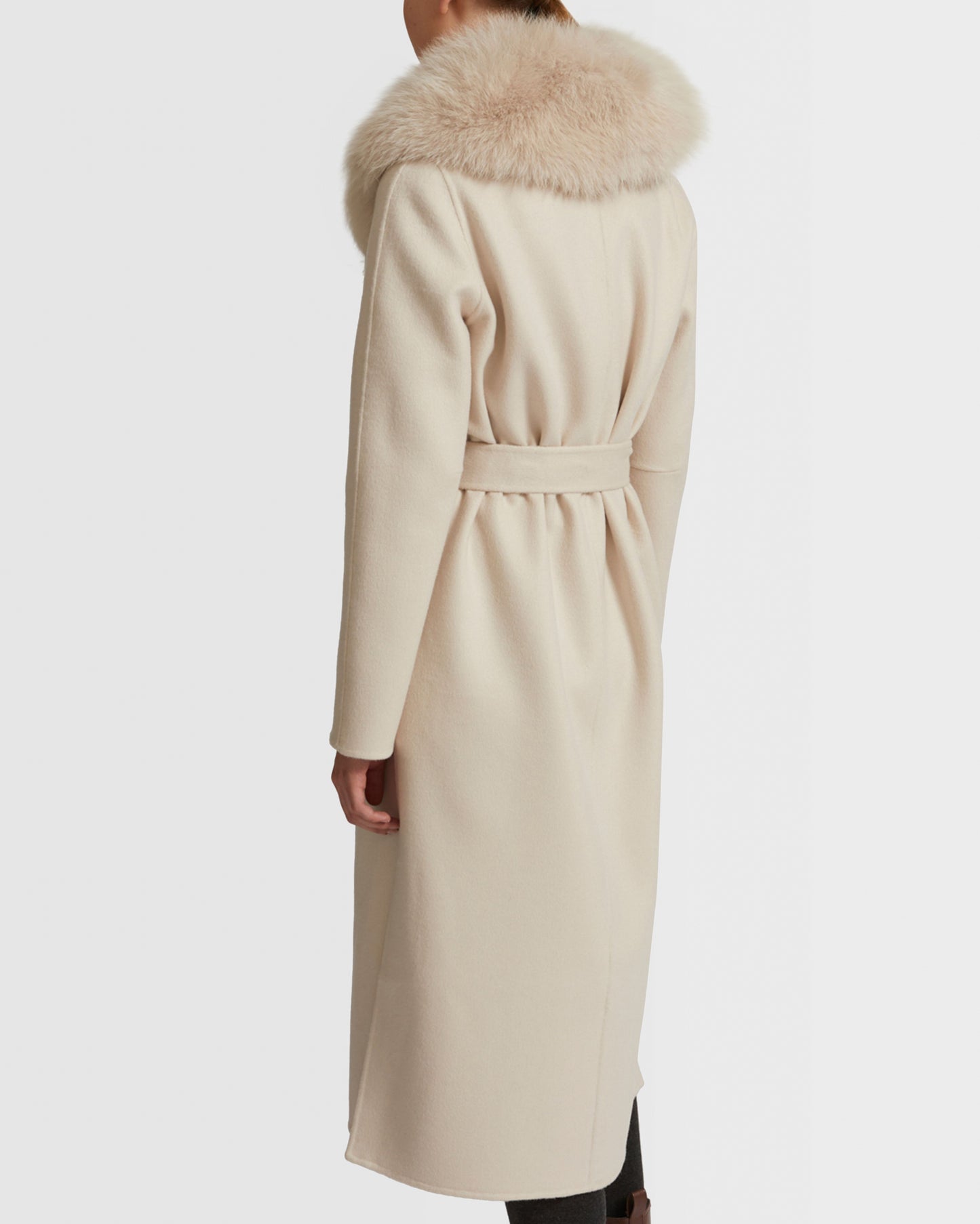 Manteau ceinturé en lainage cachemire avec col en fourrure de renard