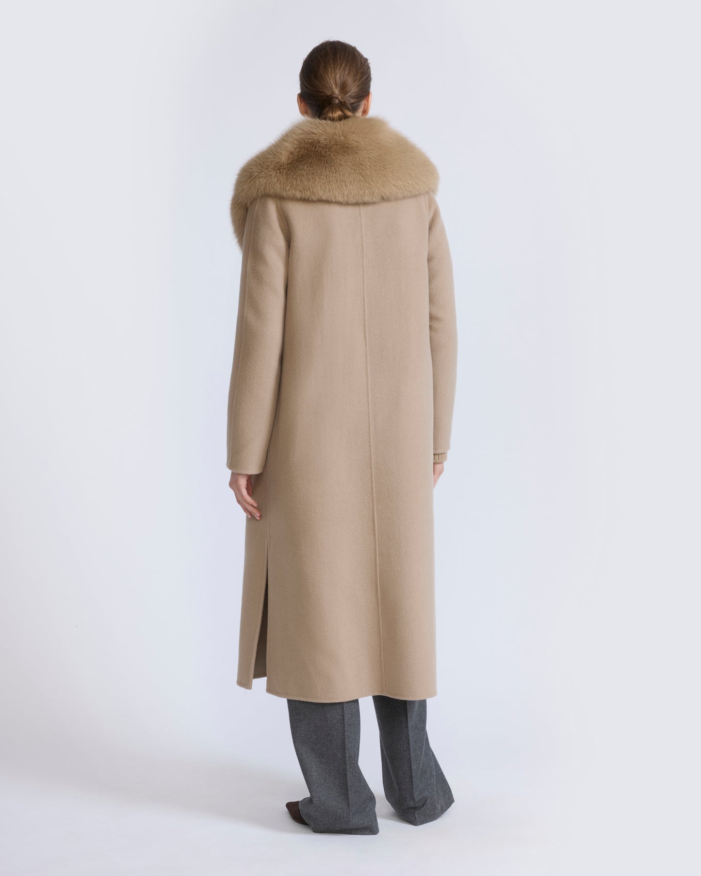 Belted coat in cashmere wool with fox fur collar and lapel
