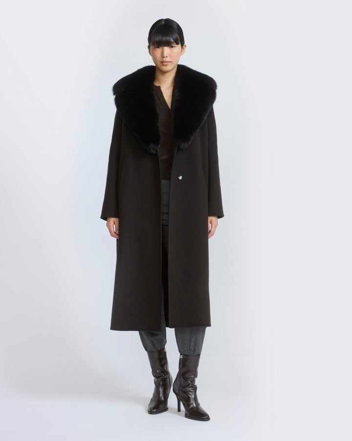 Manteau ceinturé en lainage cachemire avec col en fourrure de renard
