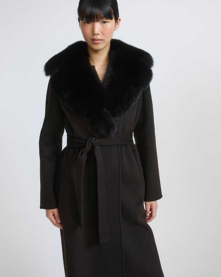 Manteau ceinturé en lainage cachemire avec col en fourrure de renard