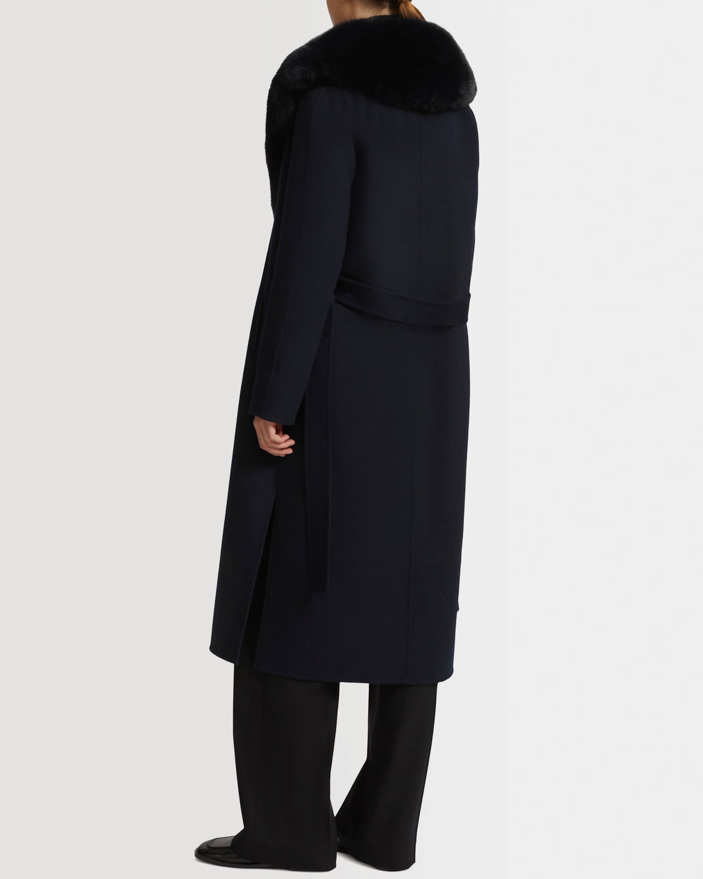 Manteau ceinturé en lainage cachemire avec col en fourrure de renard