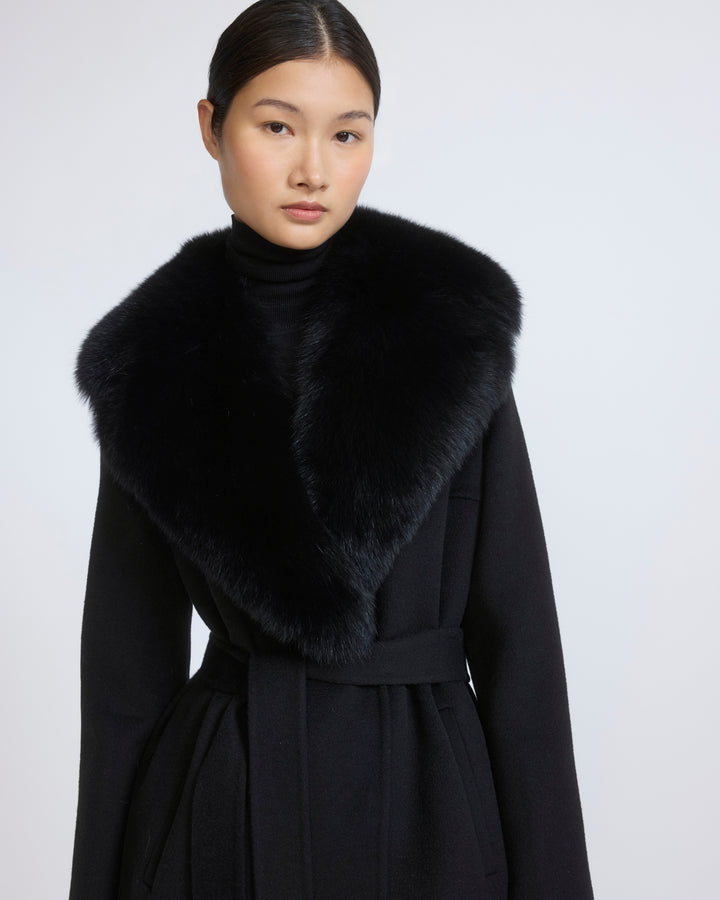 Manteau ceinturé en lainage cachemire avec col en fourrure de renard