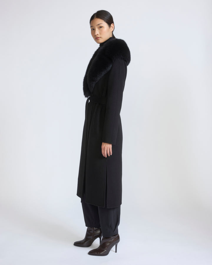 Manteau ceinturé en lainage cachemire avec col en fourrure de renard