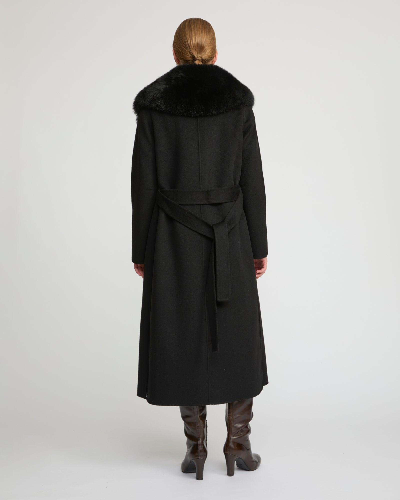 Manteau ceinturé en lainage cachemire avec col en fourrure de renard -Yves Salomon