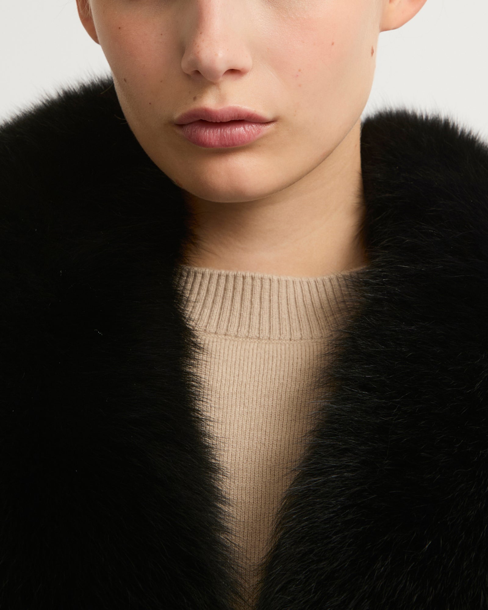 Belted coat in cashmere wool with fox fur - Black - Yves Salomon