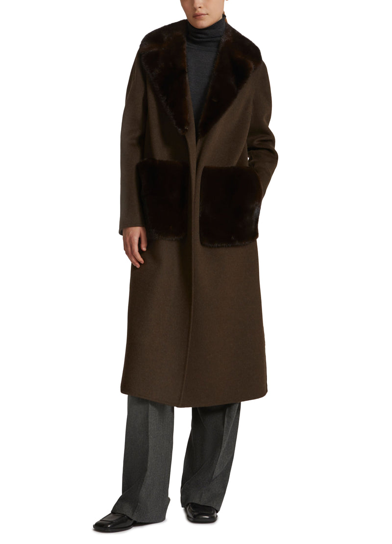 Manteau ceinturé en lainage cachemire avec col et sur-poches en vison