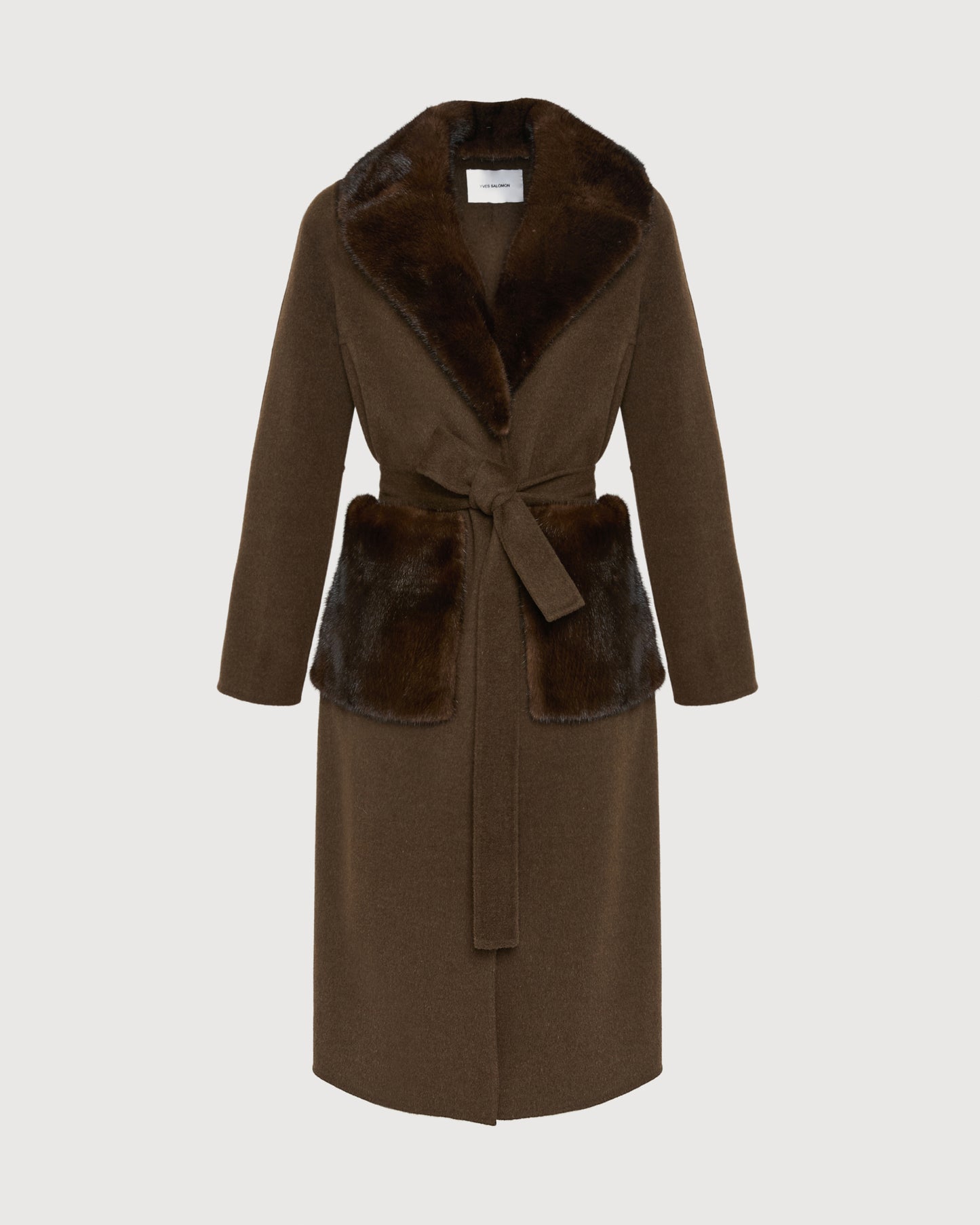 Manteau ceinturé en lainage cachemire avec col et sur-poches en fourrure de vison