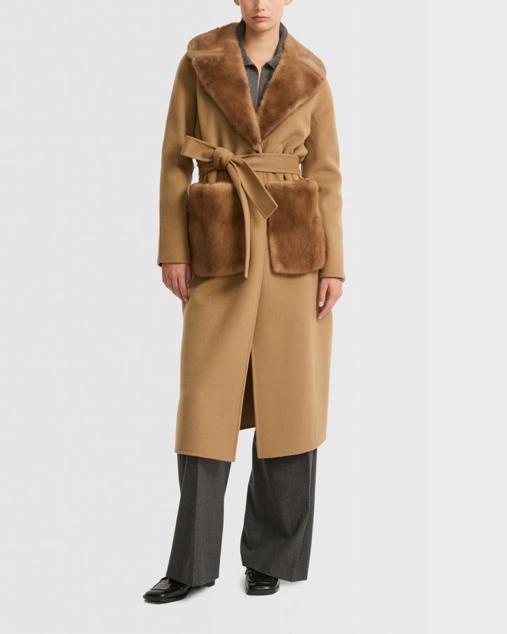 Belted coat in cashmere wool with mink fur collar and over-pockets