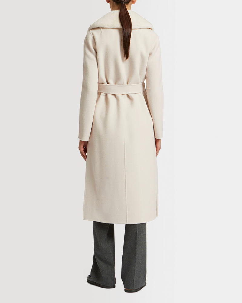 Manteau ceinturé en lainage cachemire avec col et sur-poches en fourrure de vison