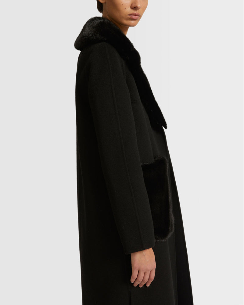Manteau ceinturé en lainage cachemire avec col et sur-poches en fourrure de vison