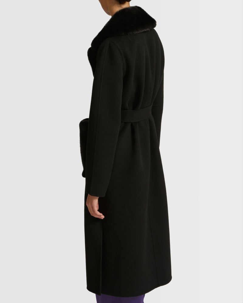 Manteau ceinturé en lainage cachemire avec col et sur-poches en fourrure de vison