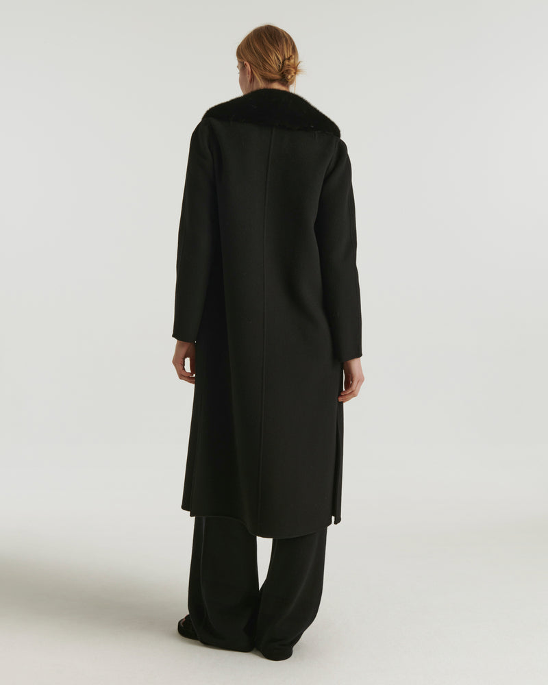 Manteau ceinturé en lainage cachemire avec col et sur-poches en vison