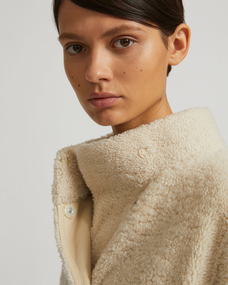 Manteau long en agneau mérinillo