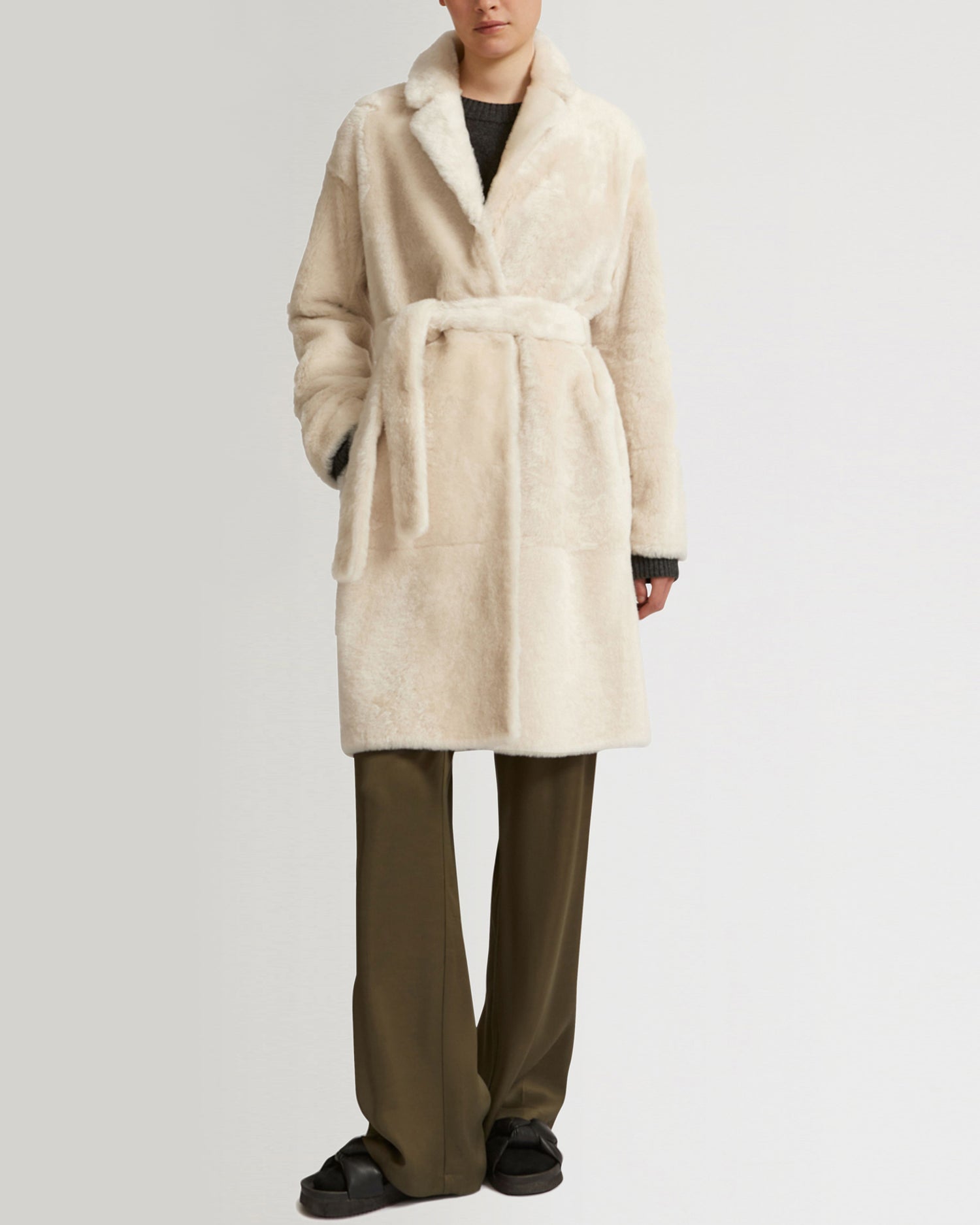 manteau-ceinture-en-peau-lainee-blanc-23wym60398merla1006 -Yves Salomon