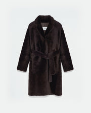 Manteau ceinturé en peau lainée
