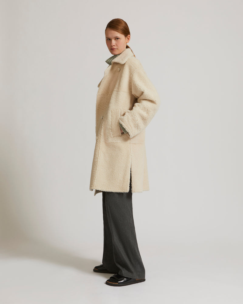 Manteau à double boutonnage en agneau mérinillo