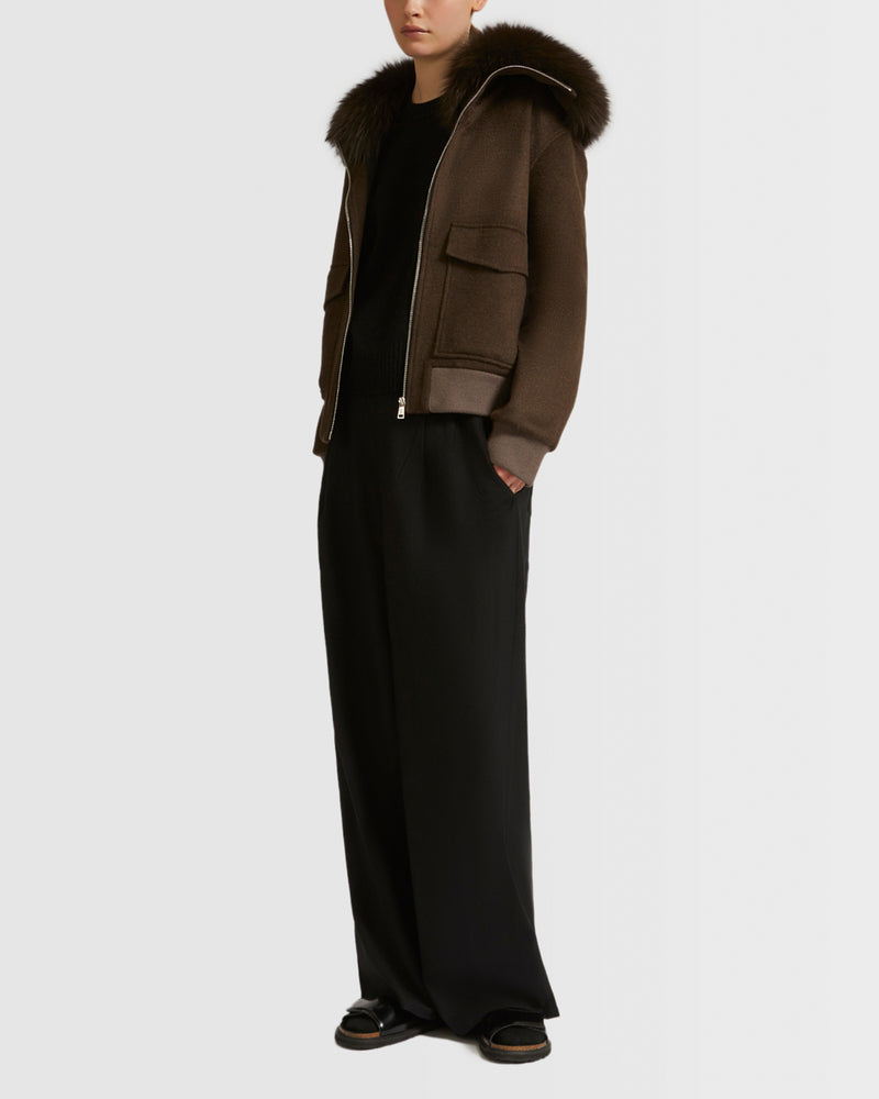 Veste courte en lainage cachemire avec col en renard