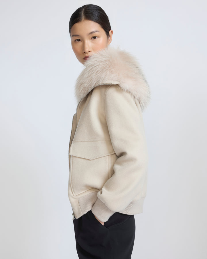 Veste courte en lainage cachemire avec col en fourrure de renard