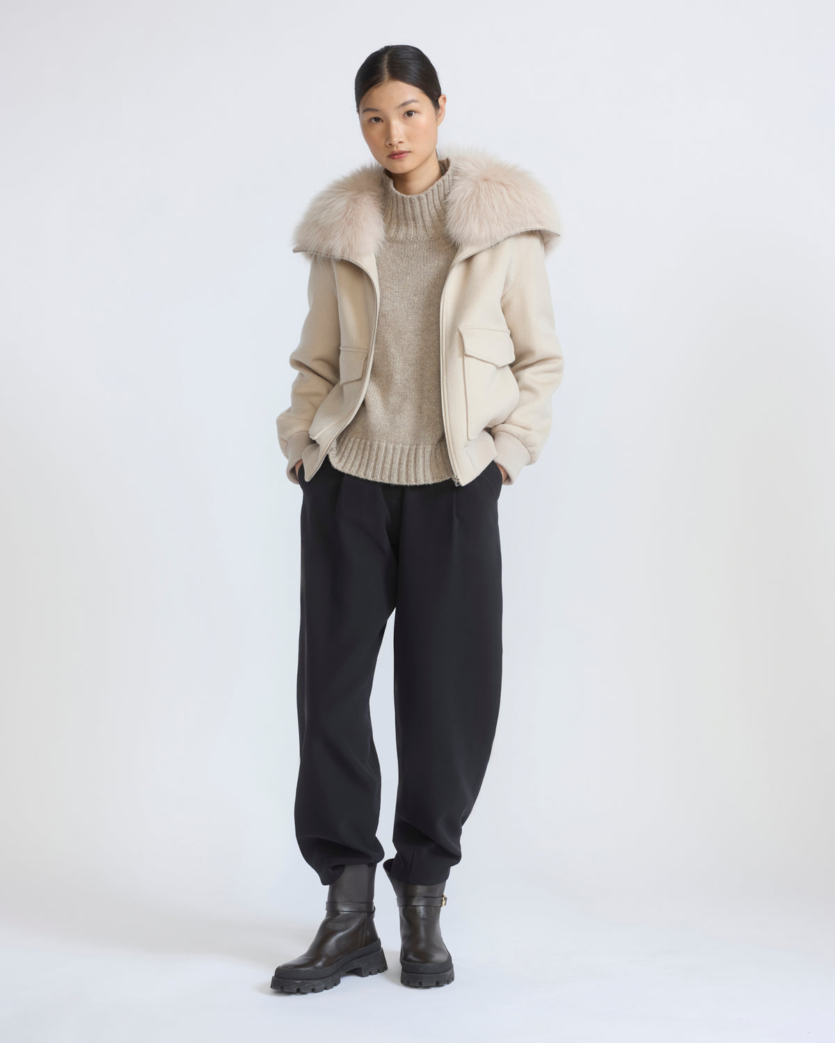 Cropped jacket in cashmere wool with fox fur collar